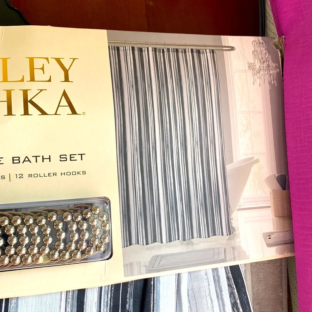 Badgley Mischka bathroom 15 pieces set.